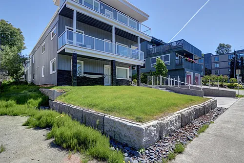 627 N St #4 Photo 1