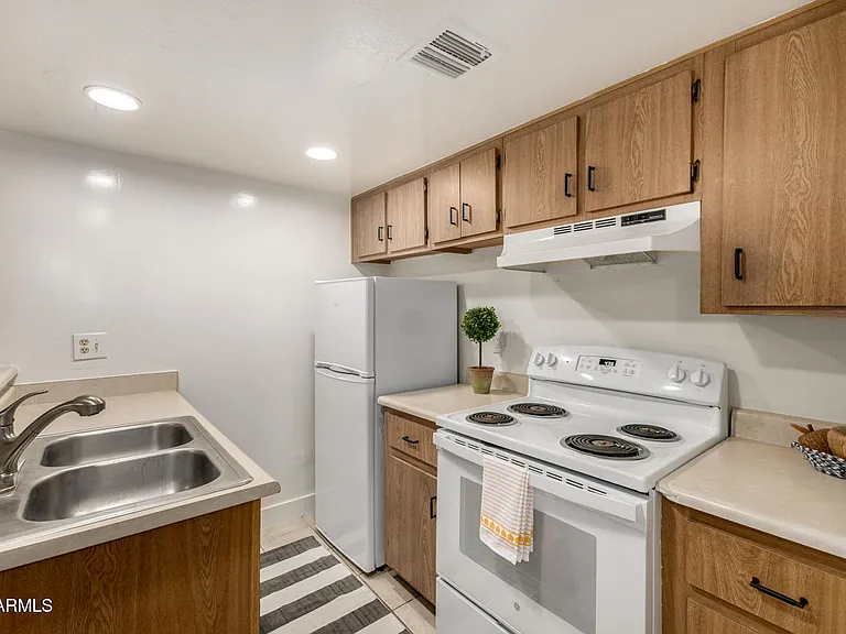 12123 W Bell Rd #110 — Photo 10