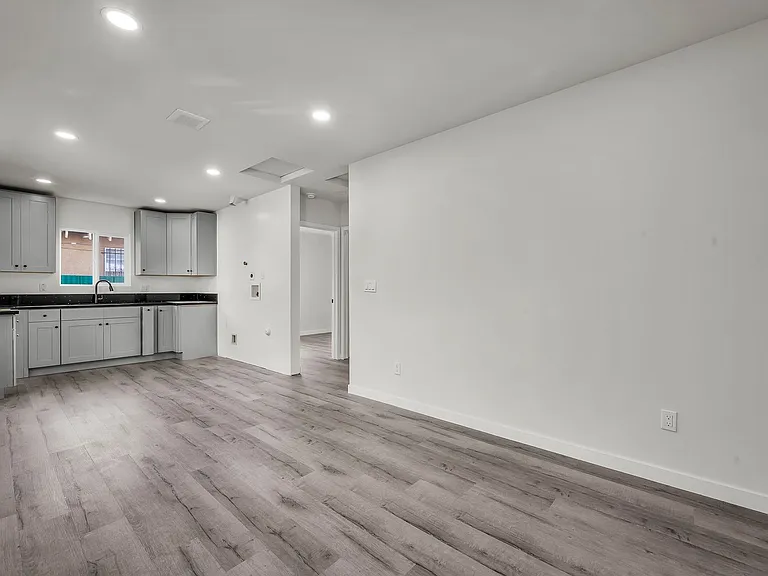 5846 Denver Ave — Photo 2