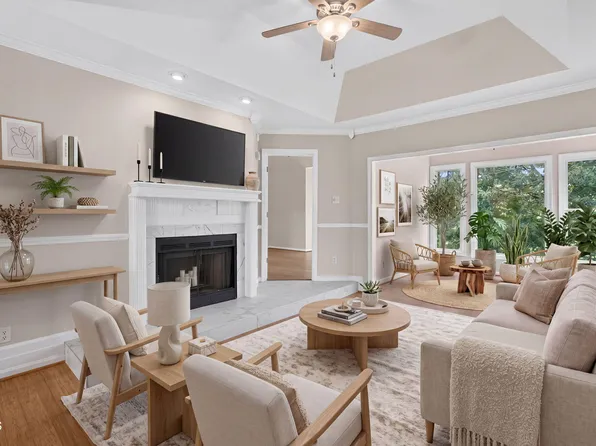 1000 Brighthurst Dr Unit 304, Raleigh, NC 27605