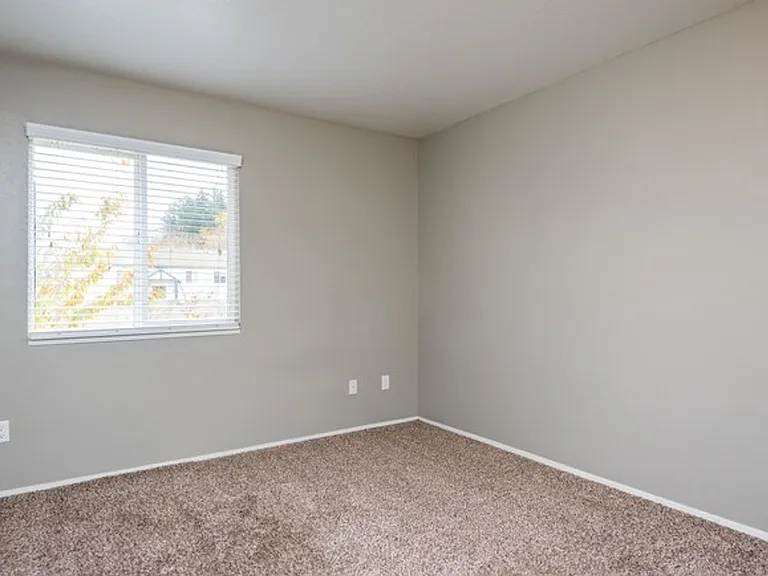Pinewood Commons — Photo 13