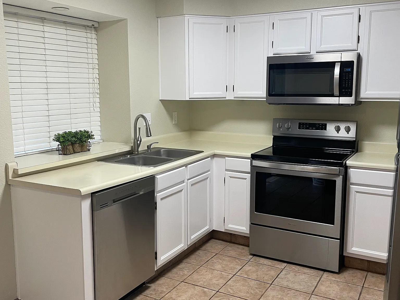2 bed, 2.5 bath, 1088 sqft, $1,700 — Photo 4
