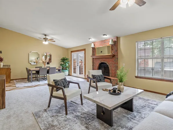 712 Champion Ct, Garland, TX 75043