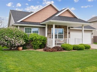 1101 Crescent View Dr NE, Cedar Rapids, IA 52402