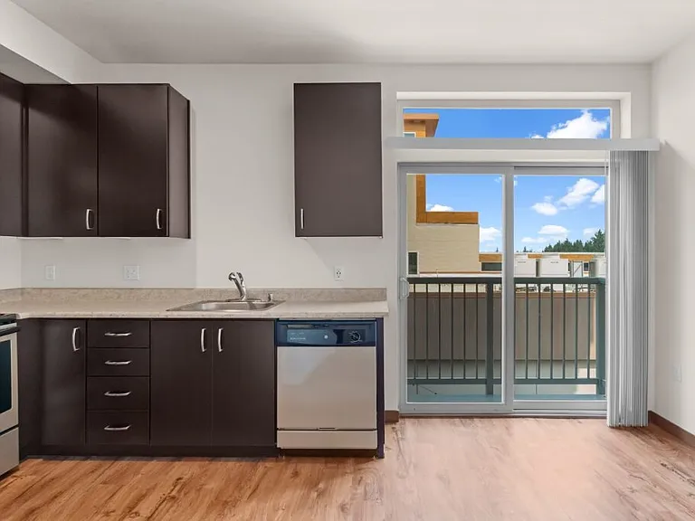 Latitude 47 — Photo 17