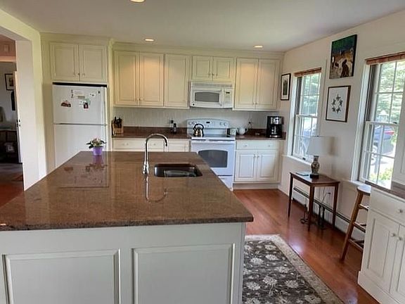 3rd image of 82 Brown Hill Rd