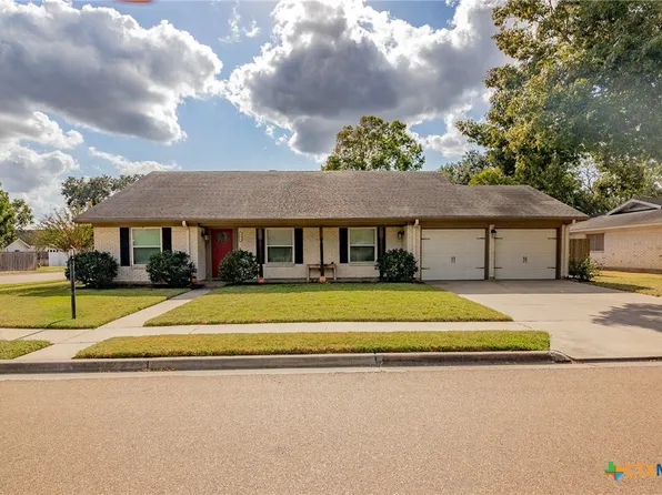 406 Hampshire St, Victoria, TX 77904