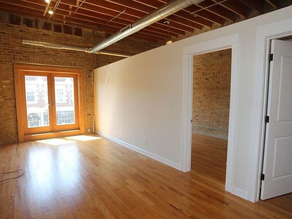 2nd image of 5413 N Clark St #2