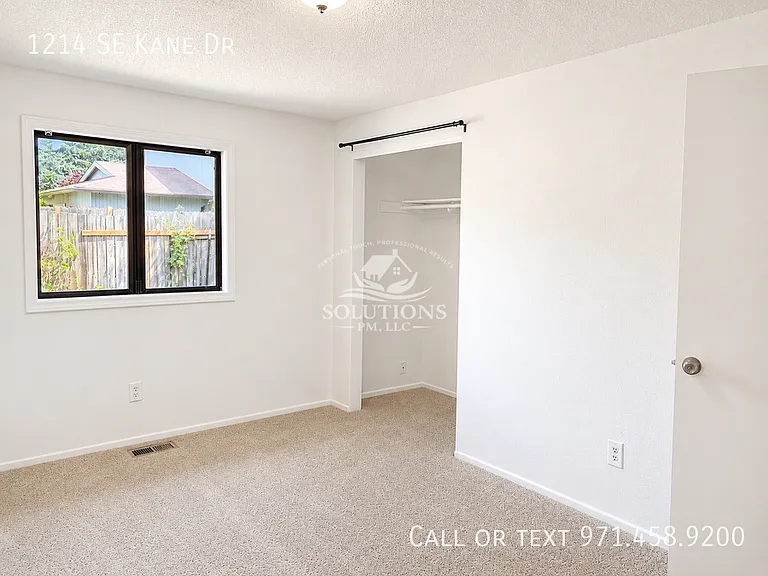1214 SE Kane Dr — Photo 8