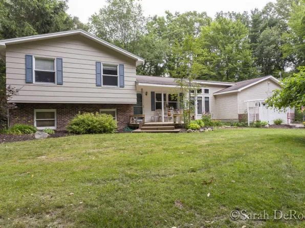 9185 76th St SE, Alto, MI 49302