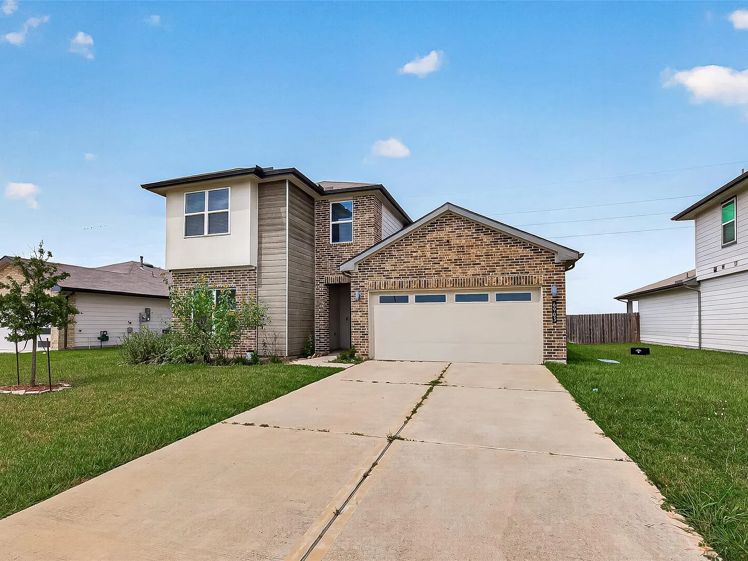 4 bed, 3.0 bath, 2197 sqft, $2,400 — Photo 2