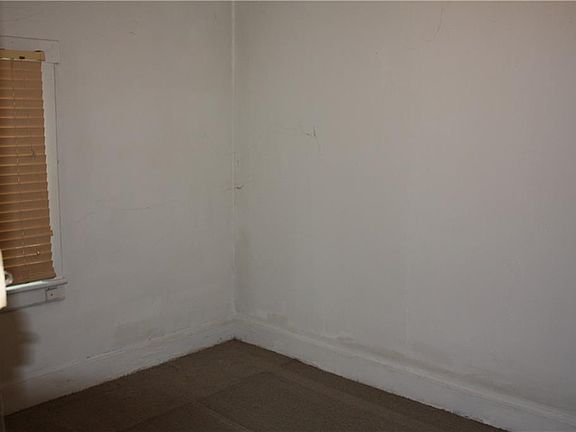 5th image of 221 Renwick St