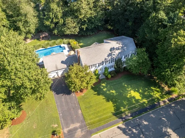 65 Fox Hill Dr, Bridgewater, MA 02324