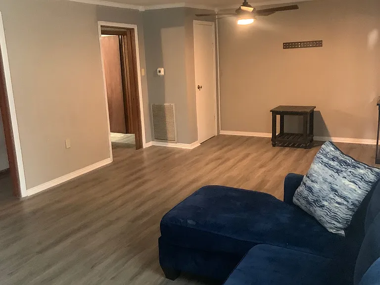 Living Room, Image 3