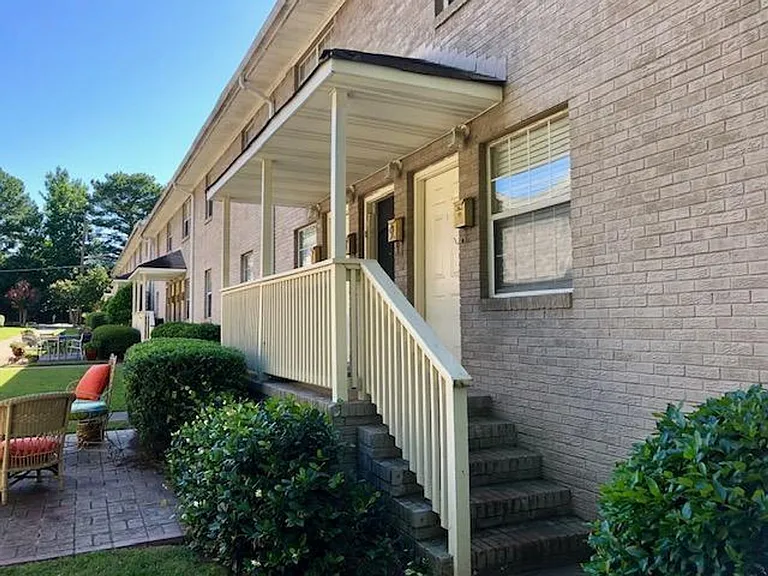 Peachtree Hills Court | Where Atlanta's Energy Meets Timeless Charm — Photo 31