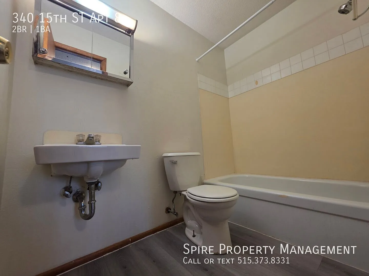 2 Bedroom 1 bath, Marion, Updated Kitchen — Photo 2