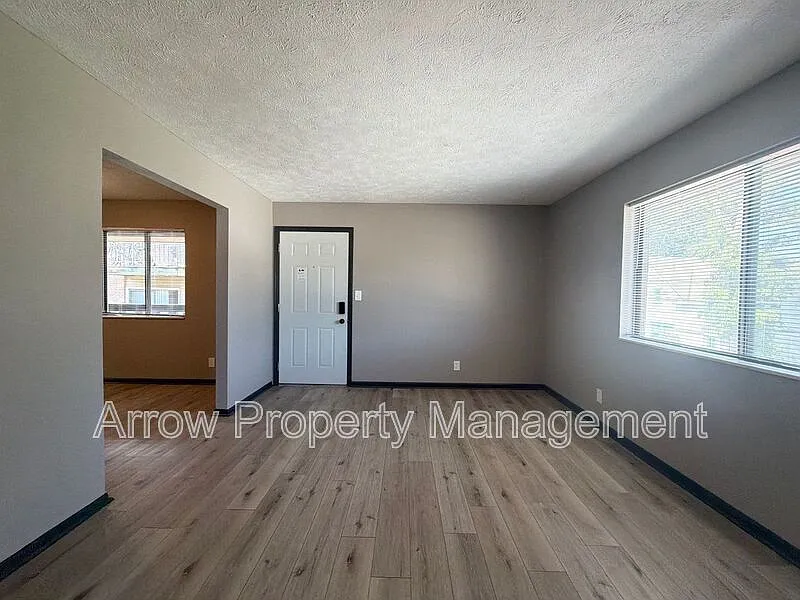 3 bed, 2.0 bath, 1024 sqft, $1,265 — Photo 3