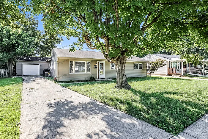 3 bed, 1.0 bath, 1424 sqft, $1,495 — Photo 3