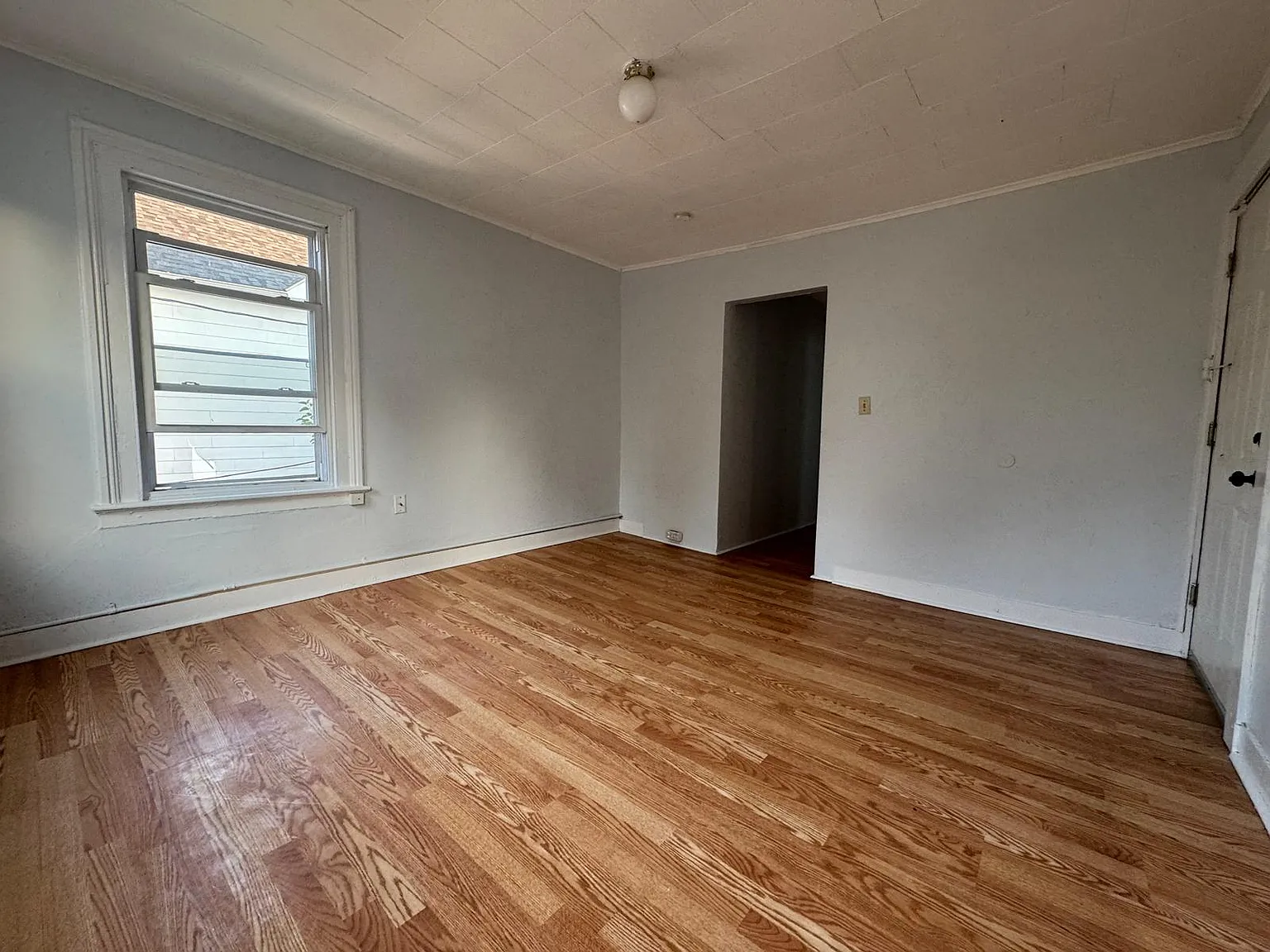 3 bed, 1100 sqft, $1,295 — Photo 3