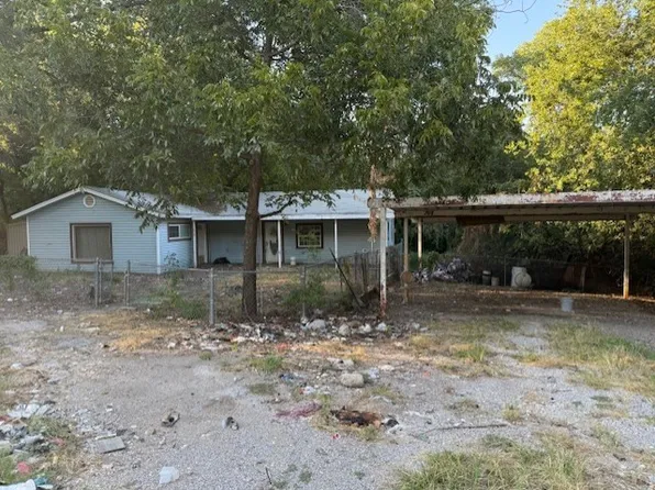 2820 Oak Wood St, Granbury, TX 76048