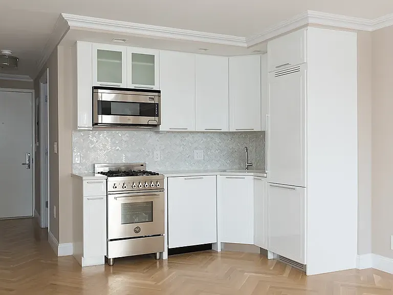 305 E 86th St #10DE — Photo 2