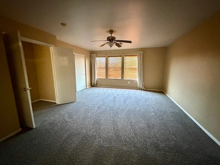 7205 S 39th Dr — Photo 19