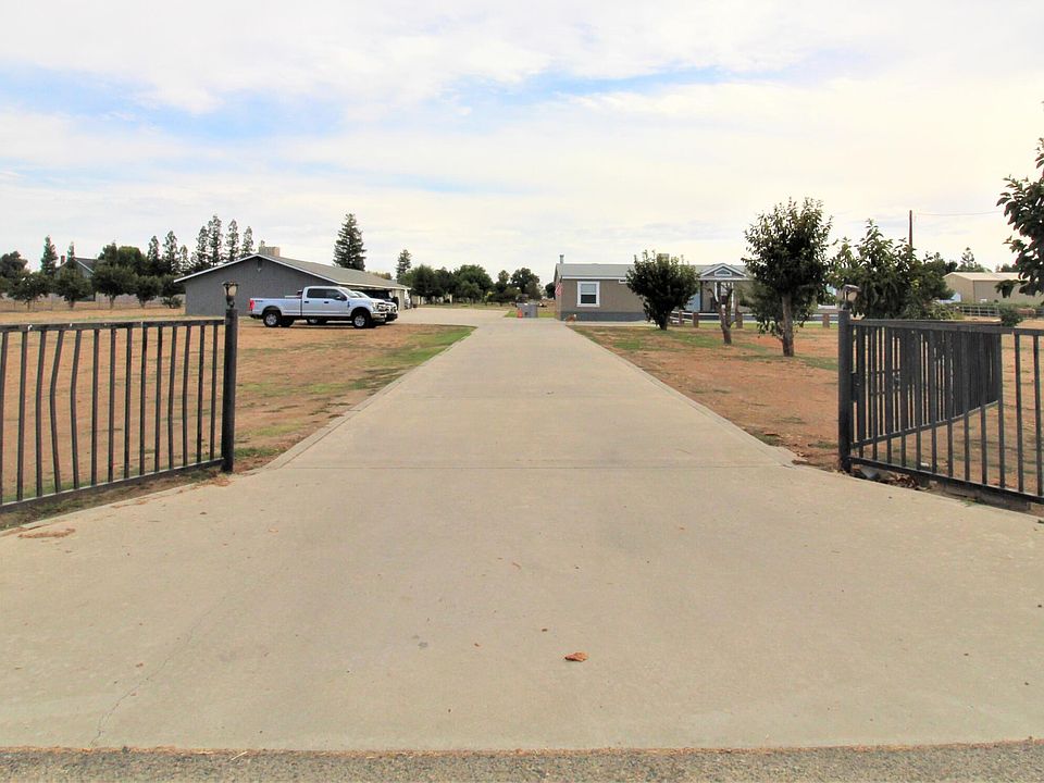 1st image of 817 W Marinette Avenue