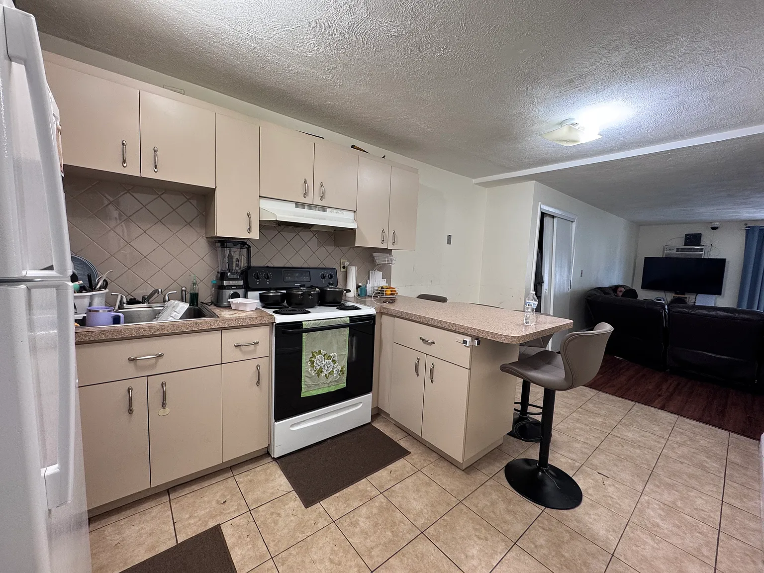 2 bed, 720 sqft, $2,500 — Photo 1