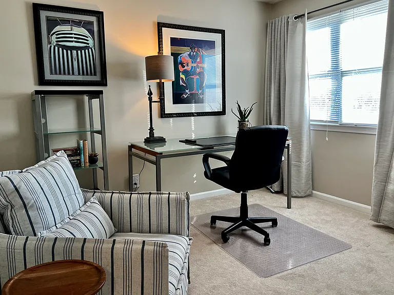 Shared office for 2 upstairs bedrooms.