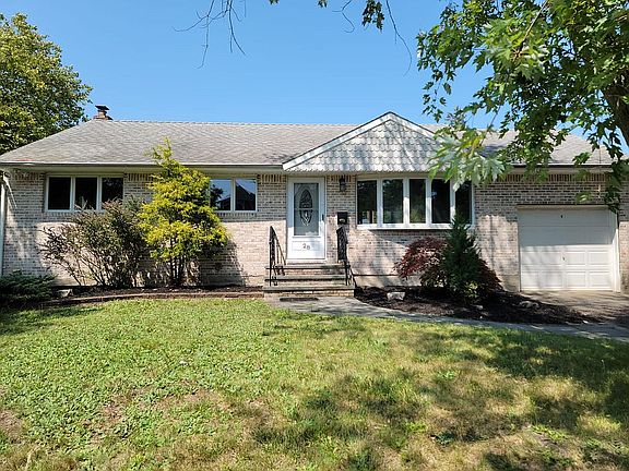 3rd image of 28 Pickwick Dr