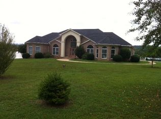 94 Lakewood Dr, Weaver, AL 36277