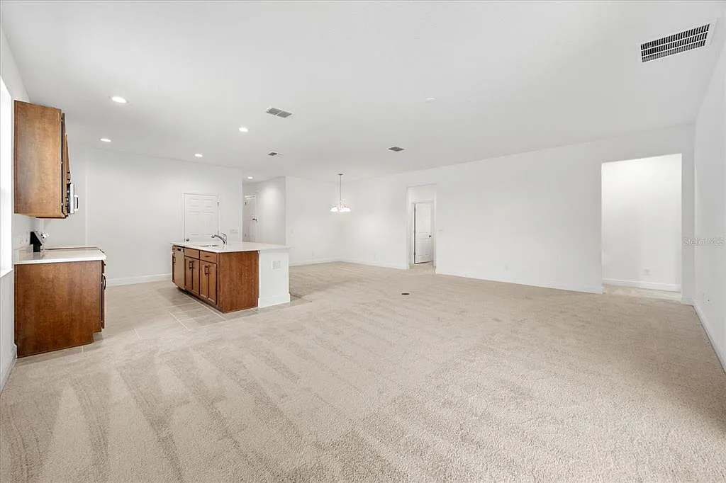 4 bed, 3.0 bath, 2105 sqft, $2,750 — Photo 4