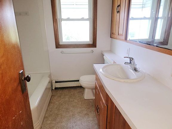 5th image of 4422 Beach St