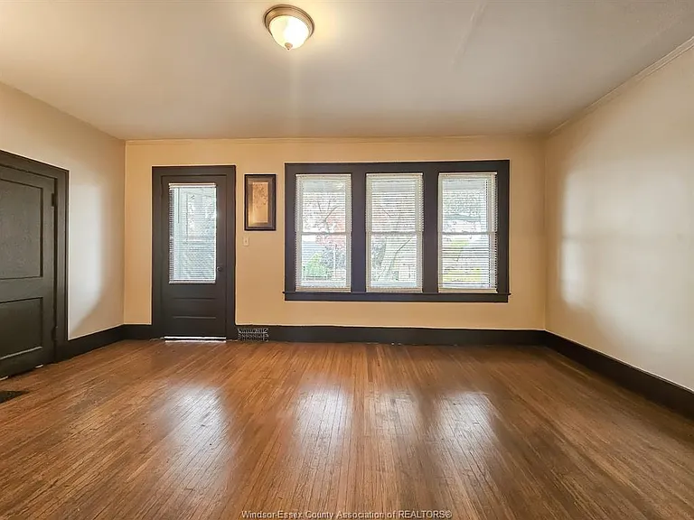 1342 Parent Ave #UPPER — Photo 4