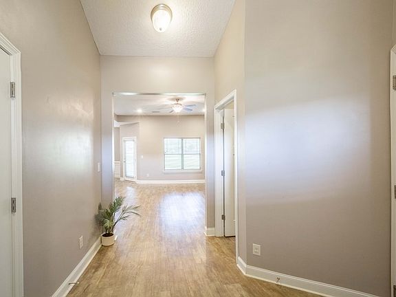 3rd image of 6 Eagle Nest Dr