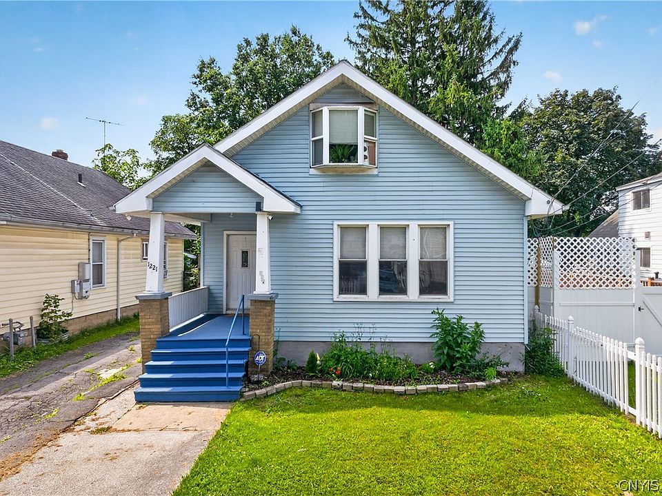 1st image of 1221 Ash St