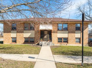 105 Elm St, Elgin, IL 60123