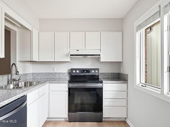 4th image of 44 Garden Villa Dr