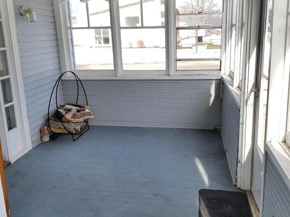 5th image of 209 N Lavinia St