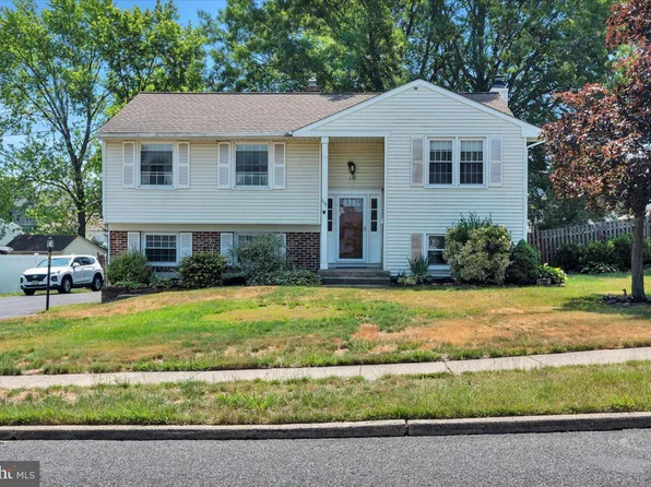 139 Round Hill Rd, Voorhees, NJ 08043