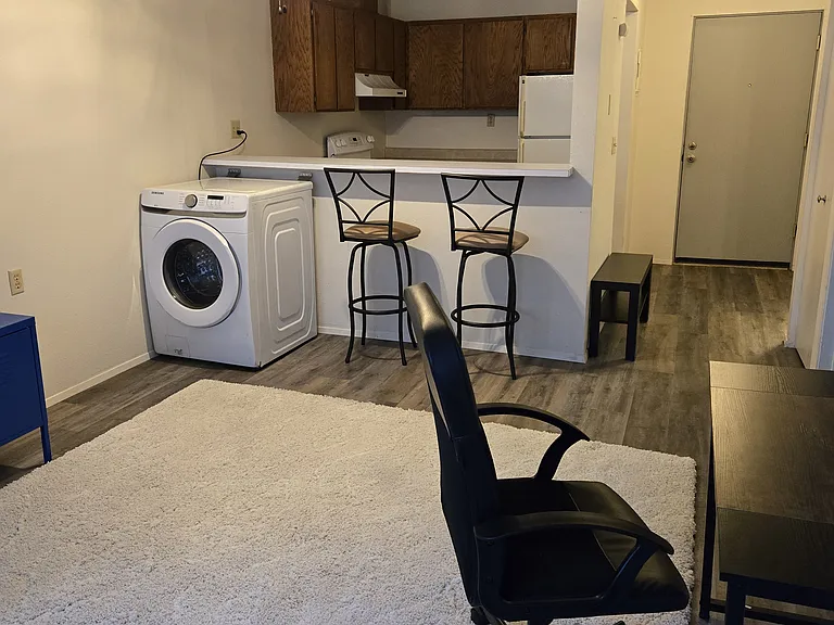 5240 15th Ave NE #101 — Photo 3