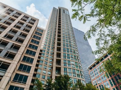 345 N La Salle Dr APT 908, Chicago, IL, 60654