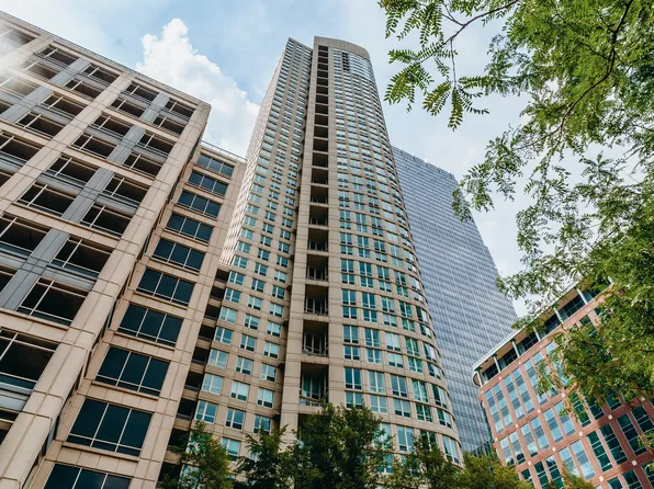 345 N La Salle Dr APT 908, Chicago, IL 60654