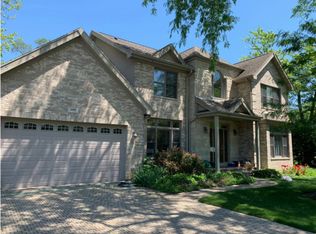 1140 Pfingsten Rd, Glenview, IL 60025