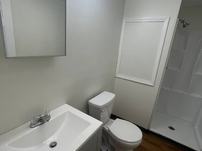 502 4th St #1 — Photo 3