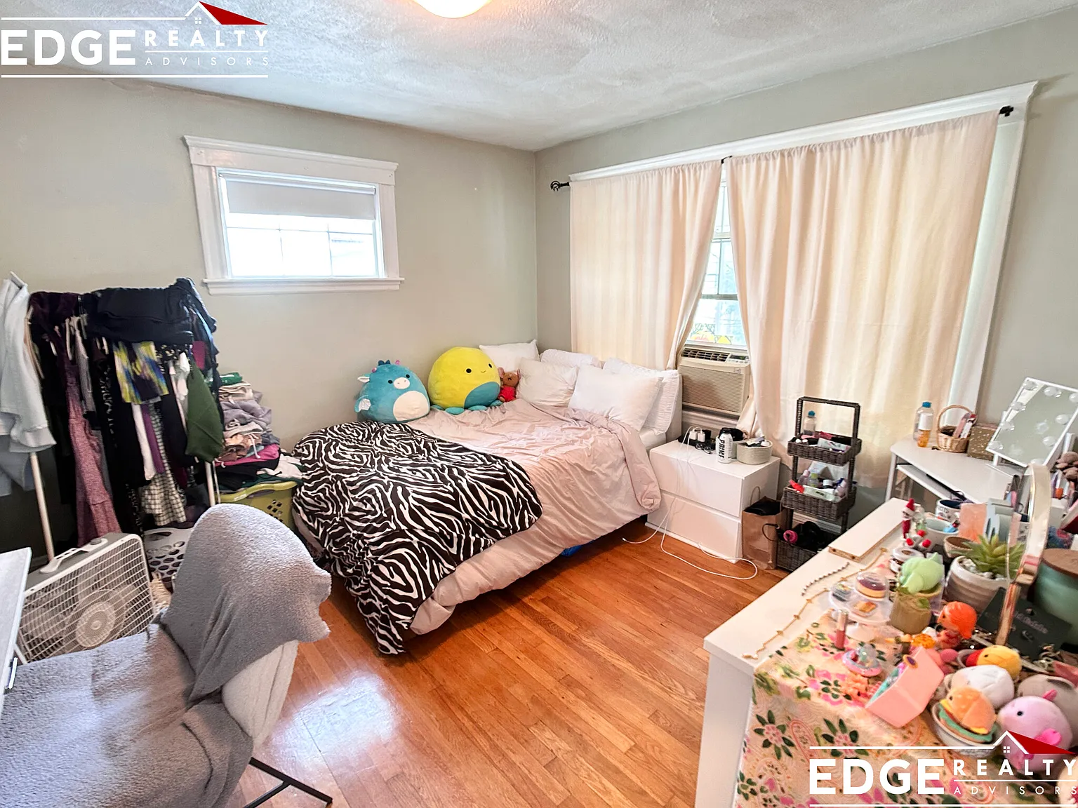 3 bed, 1200 sqft, $3,100 — Photo 3