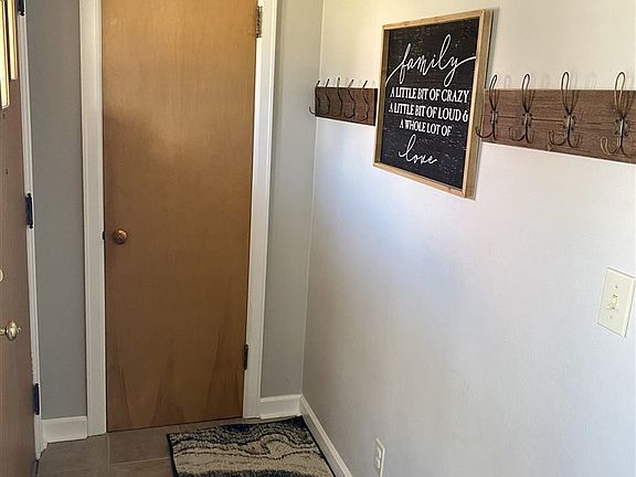 4th image of 821 Green Meadow Ave