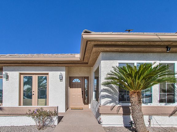 3rd image of 975 Camelia Dr