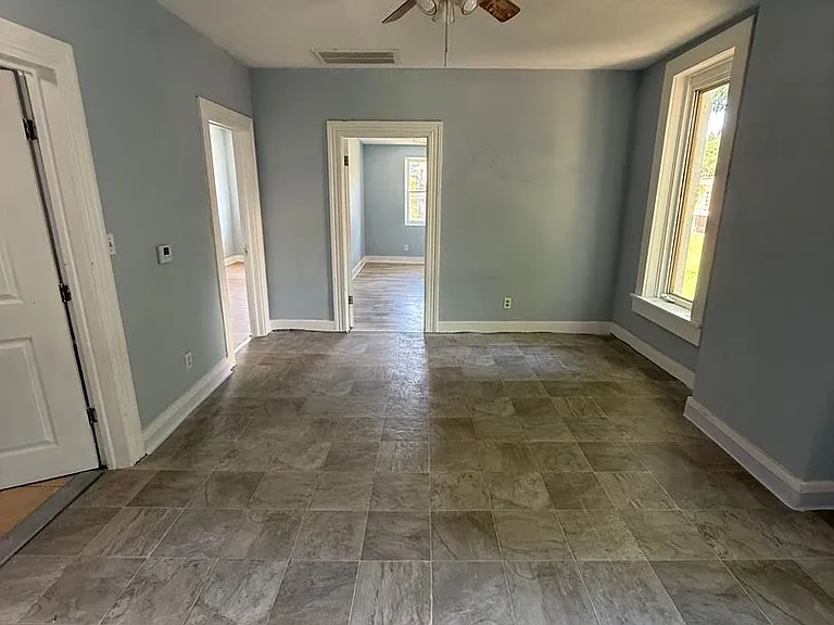 1332 Buchanan Ave — Photo 1