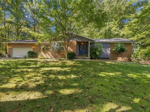 1405 Rolling Acres Rd, Latrobe, PA 15650